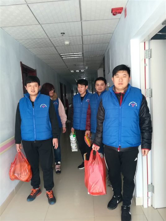 F:H 活动8.3.5 济铁青年志愿者看望老人微信图片_20180305151316.jpg