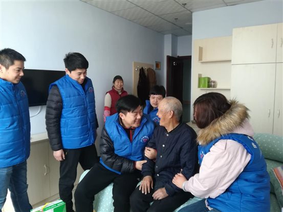 F:H 活动8.3.5 济铁青年志愿者看望老人微信图片_20180305151332.jpg
